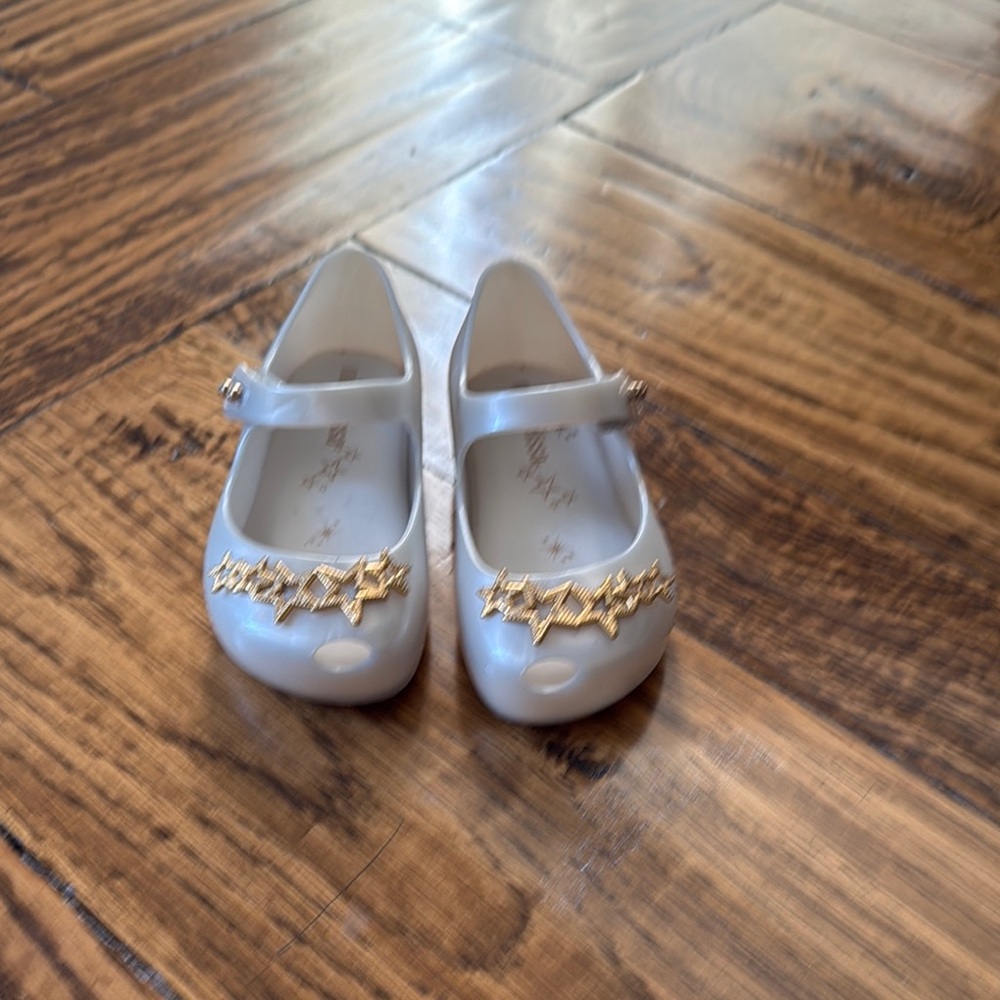 Stylish White Mary Jane Shoes with Gold Stars